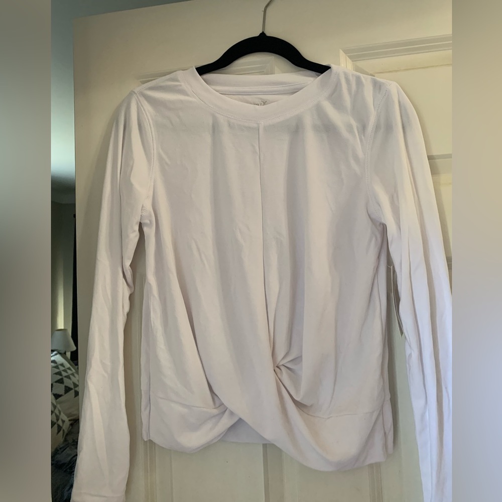 Old Navy activewear long sleeve T-shirt with twist front. Crop style